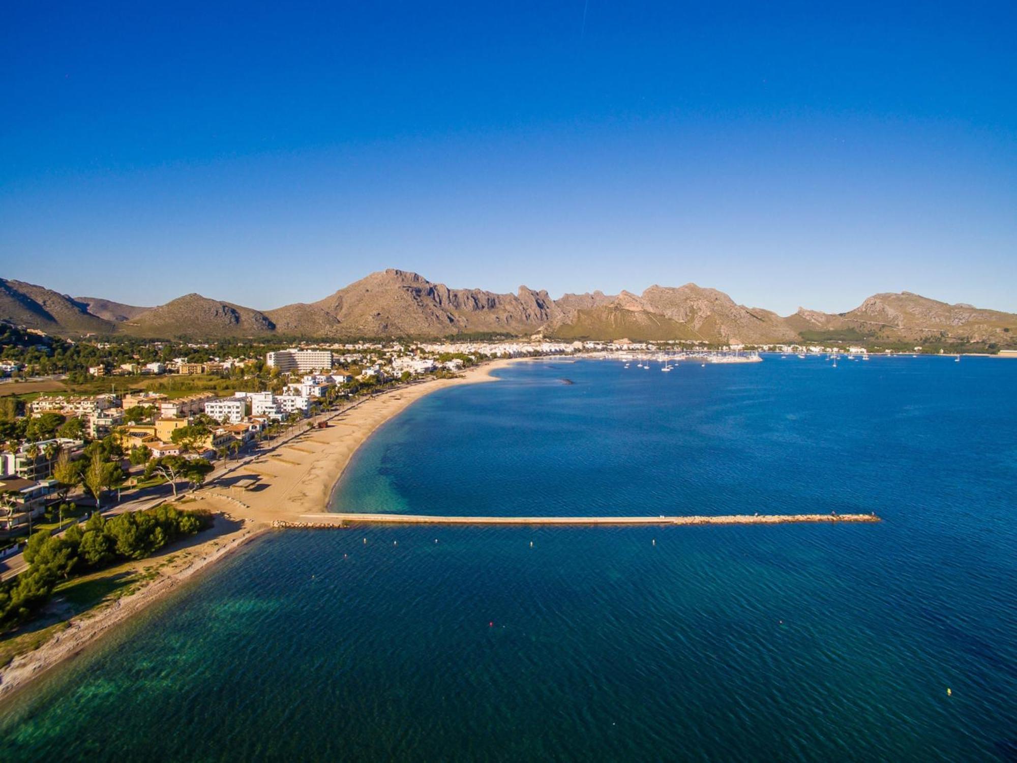 With Views Of The Bay Of Pollenca Apartment *