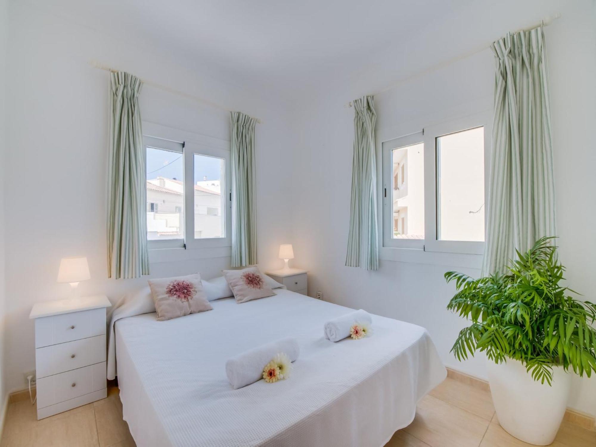 With Views Of The Bay Of Pollenca Apartment *